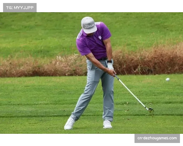 2013年帕尔默邀请赛加西亚爬树单手挥杆击球回球道，随后退赛